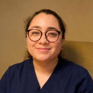 María Ignacia, enfermera de Nuestras Raíces